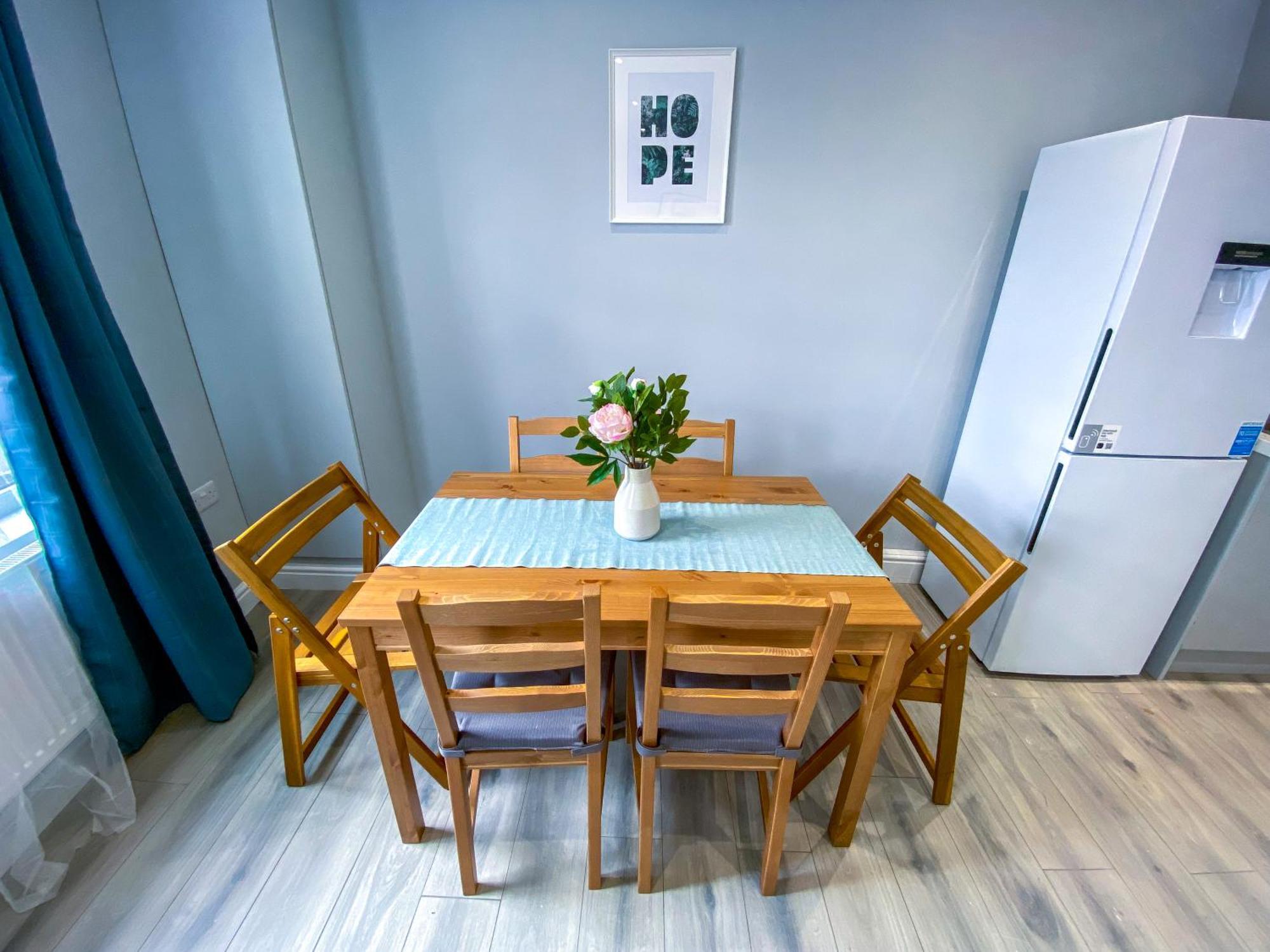 Modern 1-bedroom Flat, 5 Guest, - F2 Apartamento